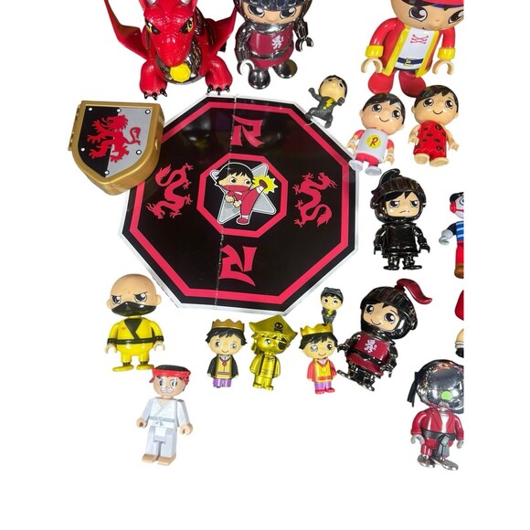 Ryan’s World Giant Mystery Chest Lot Figures Accessories Dragon Pirate Knight - Picture 5 of 14